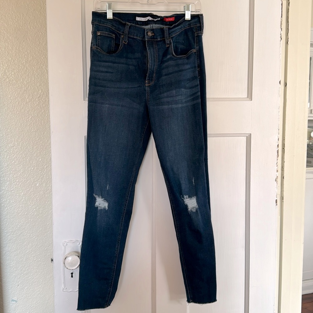 Celebrity Pink - The Spice high-rise distressed jeans w/ raw edge hem - sz 11/30